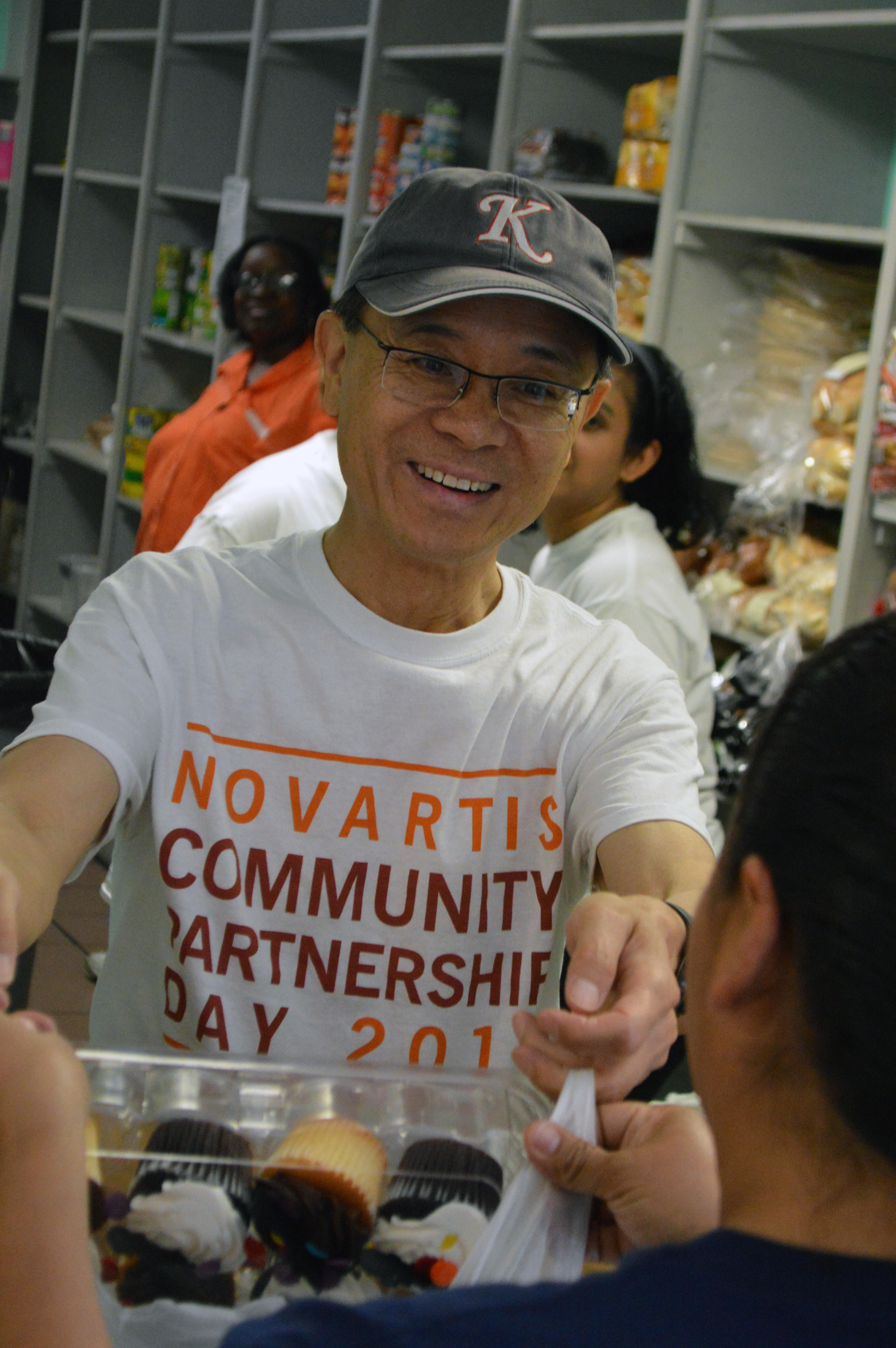 Novartis - Alcon team member volunteering in our pantry, providing food to people with such a great spirit. So thankful for all volunteers who make a difference here.